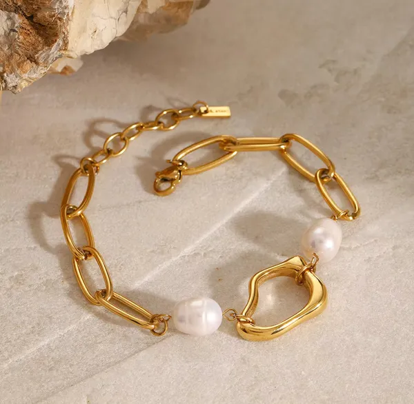 Golden_Stainless_Steel_And_Hypoallergenic_Coating_Bracelet_For_Women